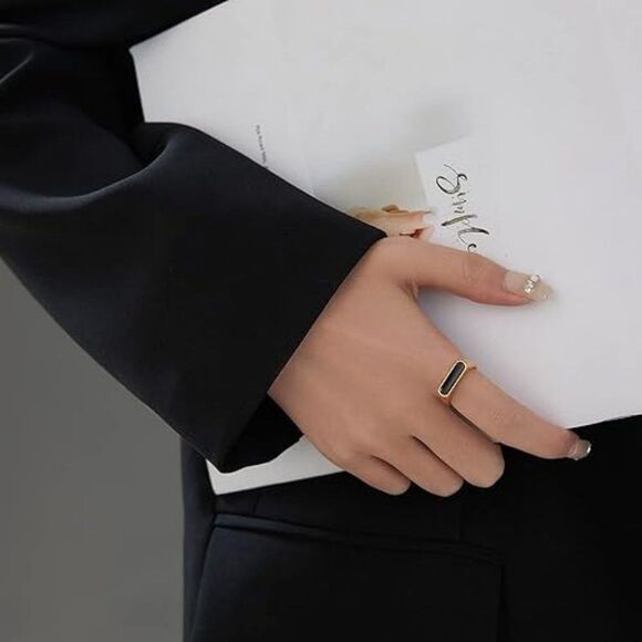 Black Signet Ring 18K Gold Bar Signet Ring Black Enamel Ring Vintage Gold Ring - Picture 3 of 6